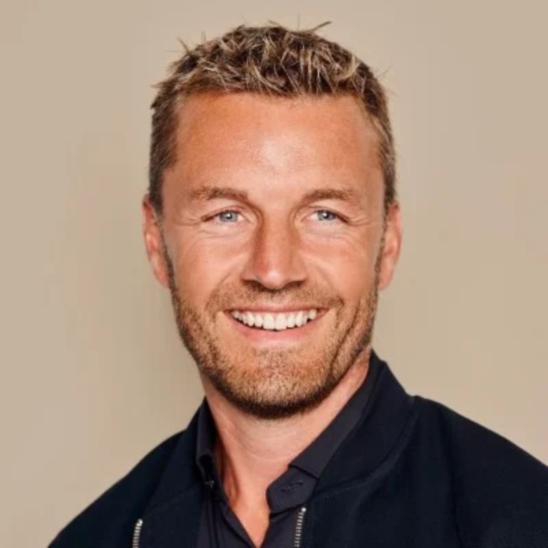 Charlie MacGregor, The Social Hub